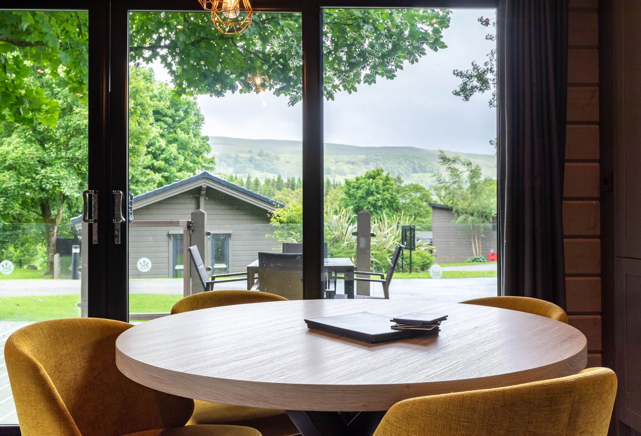 Luxury Cabin | Dining