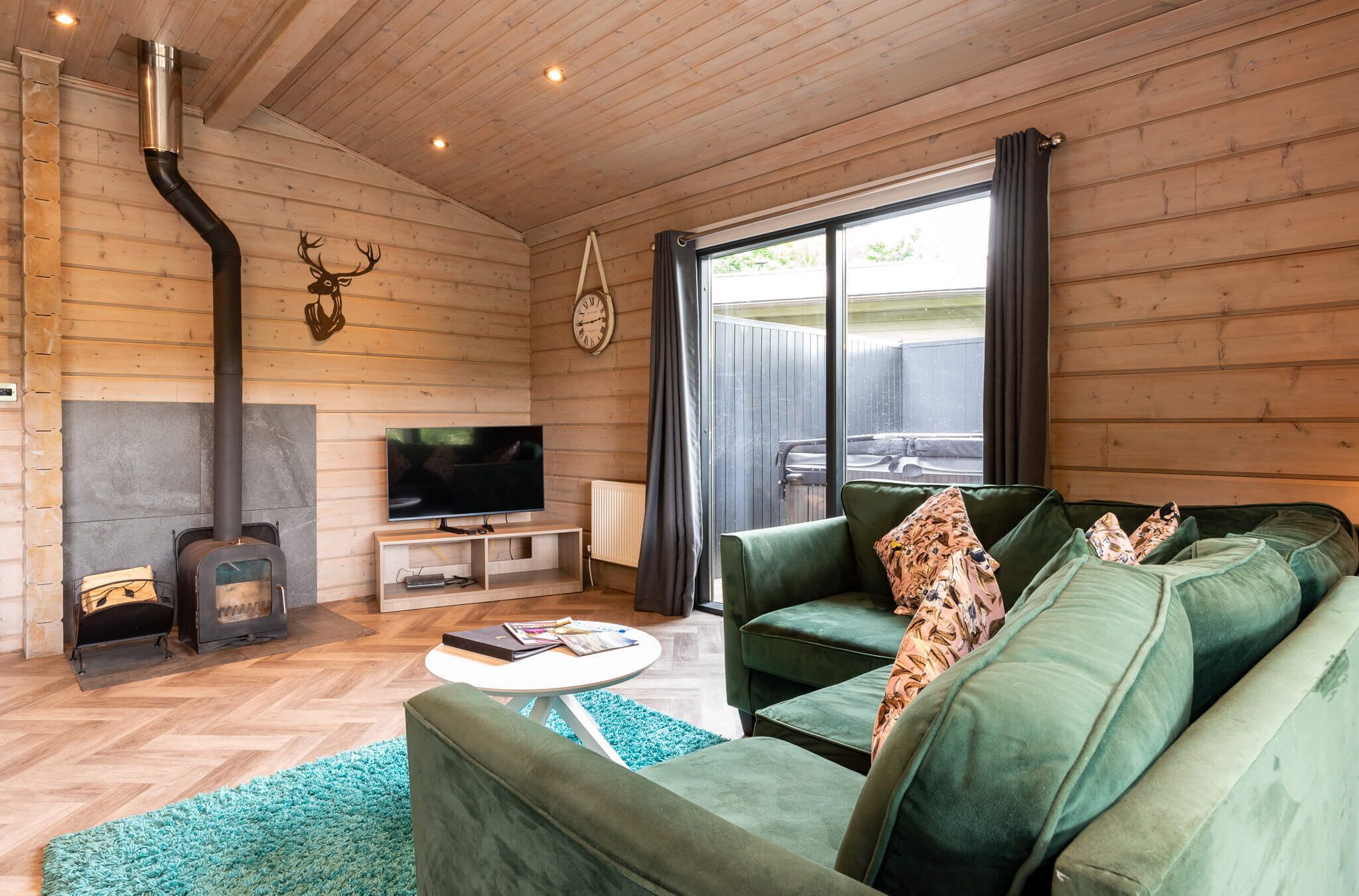 Luxury Cabin | Living area