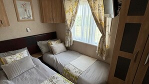 Unclassified image, 2 of 9, button - Meadow Lakes 76 - Golden Palm Resort (Skegness)