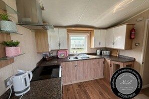 Private kitchen - Meadow Lakes 76 - Golden Palm Resort (Skegness)