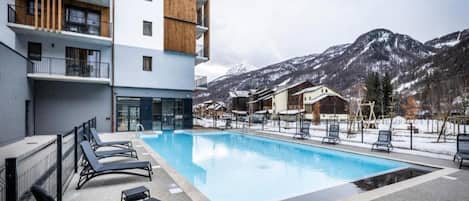 Departamento | Alberca | Alberca al aire libre y alberca climatizada