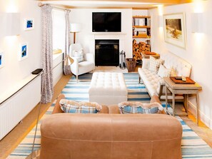 Living area - Gardeners Cottage (Chipping Norton)