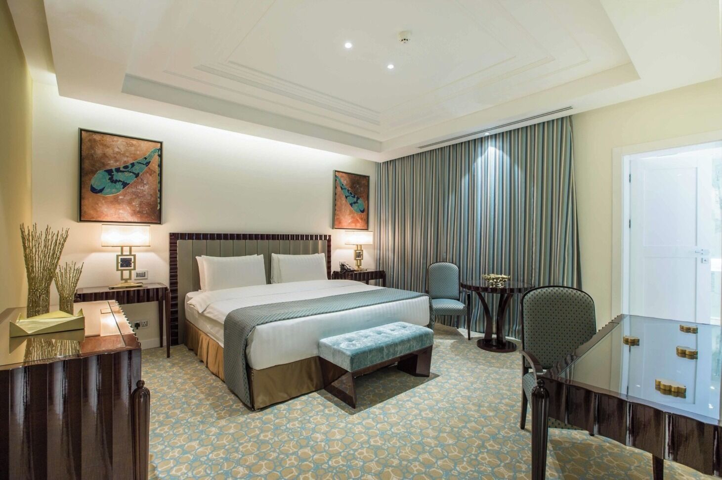 Työpöytä, silitysrauta/-lauta, ilmainen Wi-Fi