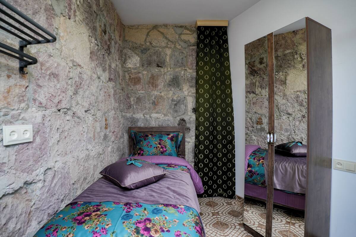 Single Room | Iron/ironing board, free WiFi