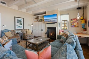 Living area - Seagrape - Amazing beachfront, large lot, loaded with amentities! (Crystal Beach)