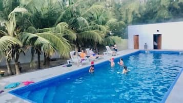 14 hồ bơi ngoài trời