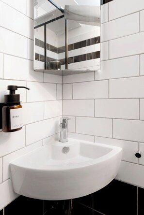 City Studio, 1 Double Bed, Non Smoking, City View | Bathroom - Charming Studio Near Place des Vosges (Paris)