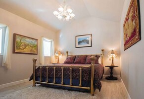 1 habitación, decoración personalizada y muebles diferentes 