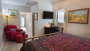 小屋, 1 張特大雙人床, 庭院, 泳池景觀 (Tank House) | 1 間臥室、獨特裝潢、布置獨特、床單