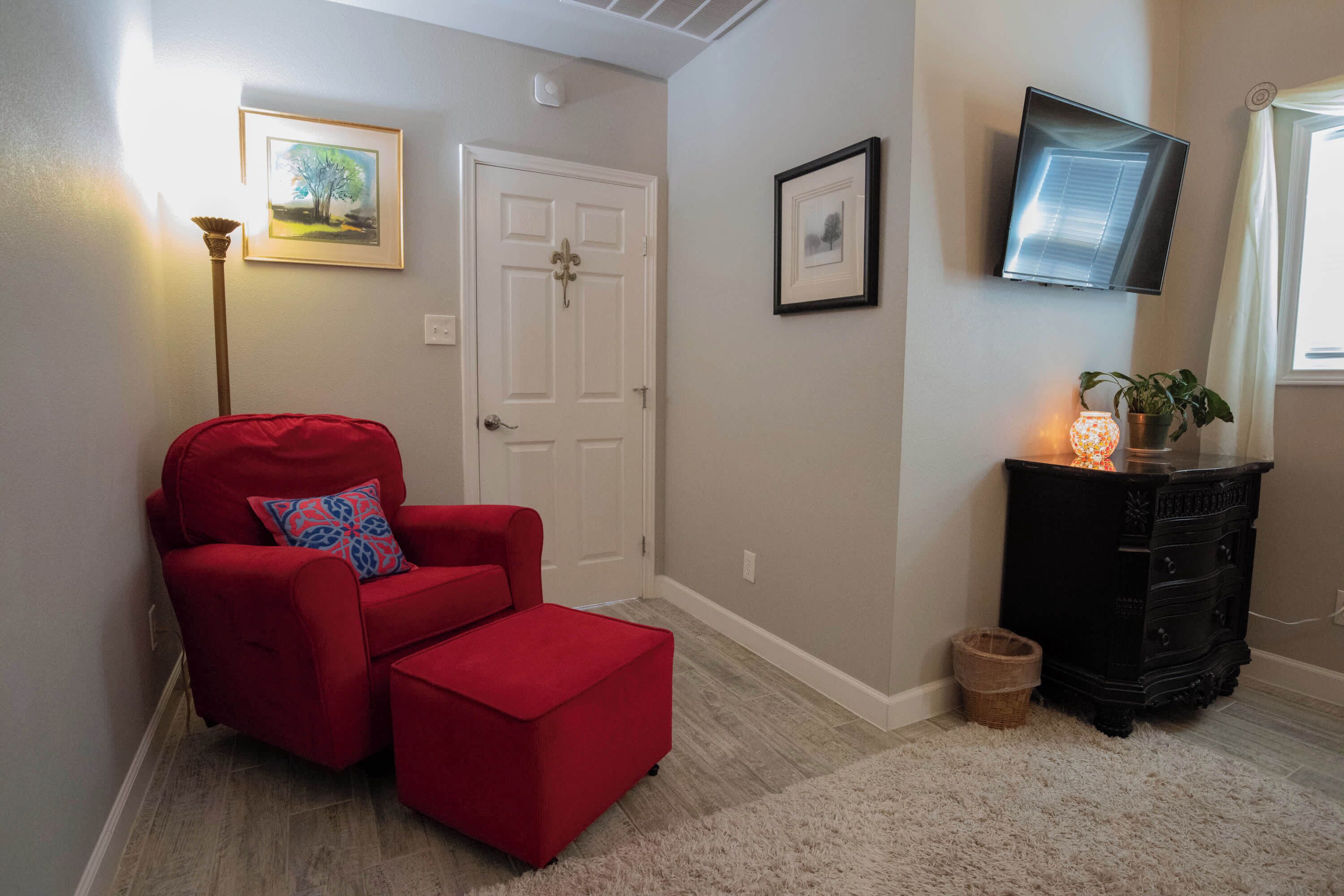 Cabin, 1 King Bed, Patio, Pool View (Tank House) | Interior