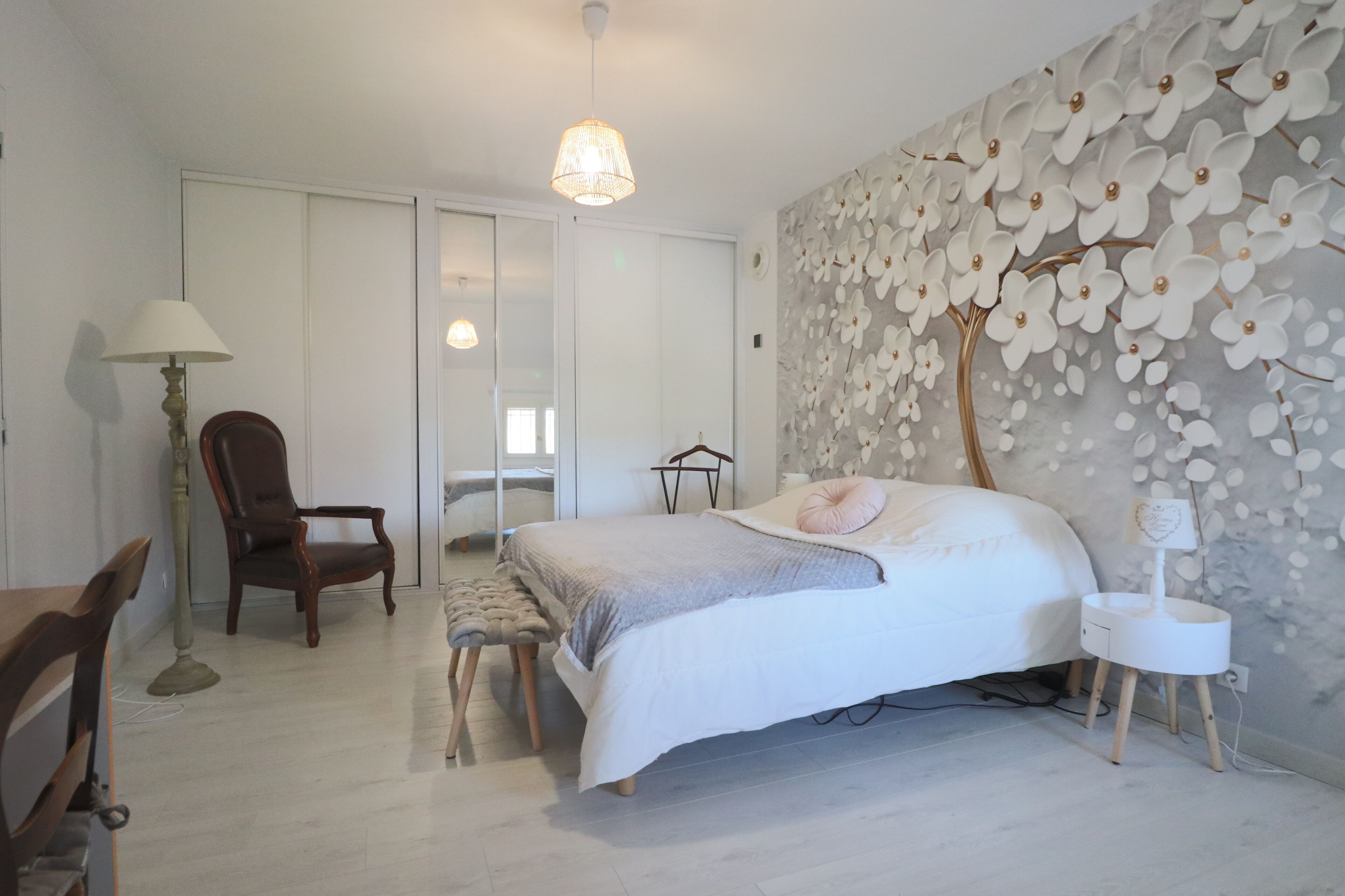 3 slaapkamers, een strijkplank/strijkijzer, gratis wifi, beddengoed