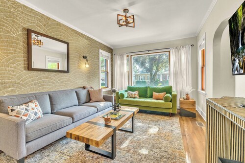 Spacious 2BR Retreat • Full Basement  • Coffee Bar • Pet Friendly