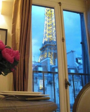 Interior - STUNNING DIRECT EIFFEL TOWER VIEW 6th Floor Apartment (Paris)