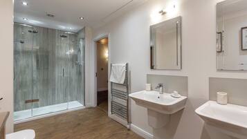 Classic Cabin | Bathroom