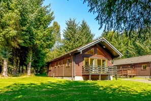 Classic Cabin | Exterior - Landal Piperdam (Dundee)