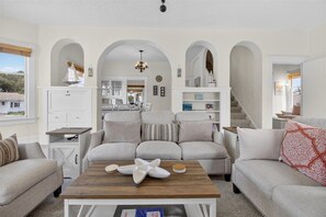 Smart TV y chimenea 