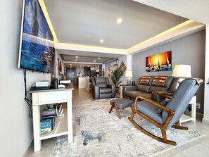 Smart-tv, tv-spel, böcker och en stereo