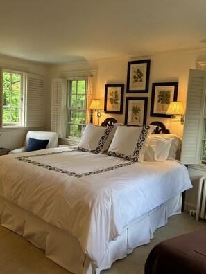 5 bedrooms, iron/ironing board, Internet, bed sheets