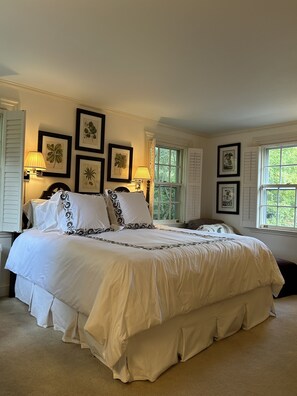 5 bedrooms, iron/ironing board, Internet, bed sheets