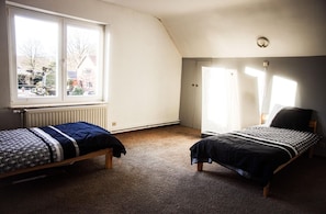 6 bedrooms, WiFi, bed sheets