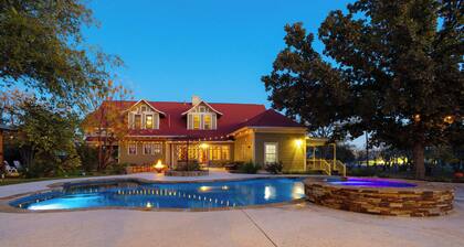 1906 Haus Stay for 13 With Pool-hot Tub