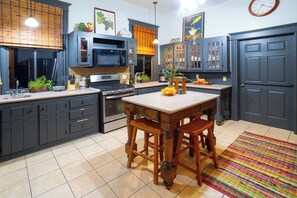 House, Multiple Beds, Patio, Pool View (1906 Haus) | Private kitchen - 1906 Haus Stay for 13 With Pool-hot Tub (Comfort)