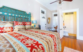 6 habitaciones, decoración personalizada y muebles diferentes