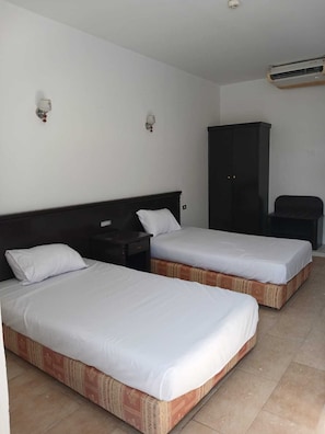 Doppelzimmer, Poolblick | Zimmersafe