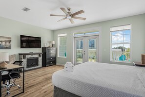 4 bedrooms, WiFi, bed sheets - Walk to Beach | Private Pool & Hot Tub | Multi-Level Coastal Home (Panama City Beach)