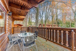 Classic Cabin | Outdoor dining - Landal Kenwick Woods (Louth)