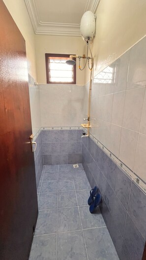 Dusche, Handtücher, Seife, Toilettenpapier