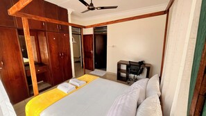 4 Schlafzimmer, Bügeleisen/Bügelbrett, kostenloses WLAN