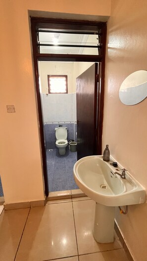 Dusche, Handtücher, Seife, Toilettenpapier