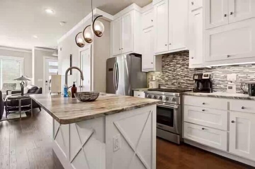 Downtown Bentonville 3BR + Bikes, Walk to Trails