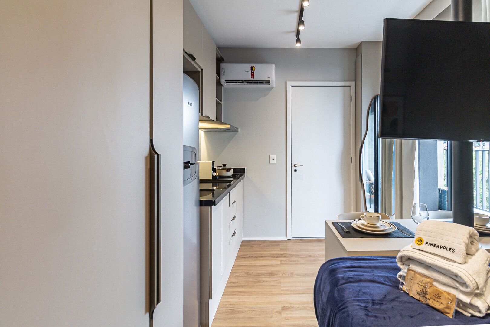 开间, 吸烟房 | 1 多间卧室