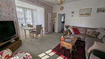 Smart TV, DVD player, books