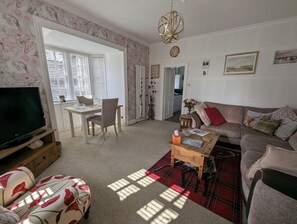 Smart TV, DVD player, books - Unique Historic Toll House
Berwick upon Tweed. (Berwick-upon-Tweed)