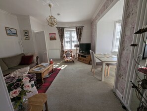 Smart TV, DVD player, books - Unique Historic Toll House
Berwick upon Tweed. (Berwick-upon-Tweed)