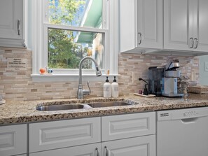 Fridge, microwave, oven, stovetop - Emerald Escape | Dog-Friendly Coastal Retreat (Emerald Isle)