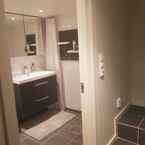 Bathroom - Room-cosy Living Room, Bedroom and Bathr (Askøy)