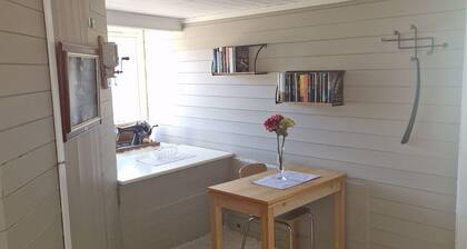 Room-cosy Living Room, Bedroom and Bathr