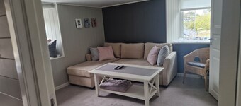 Room-cosy Living Room, Bedroom and Bathr