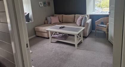 Room-cosy Living Room, Bedroom and Bathr