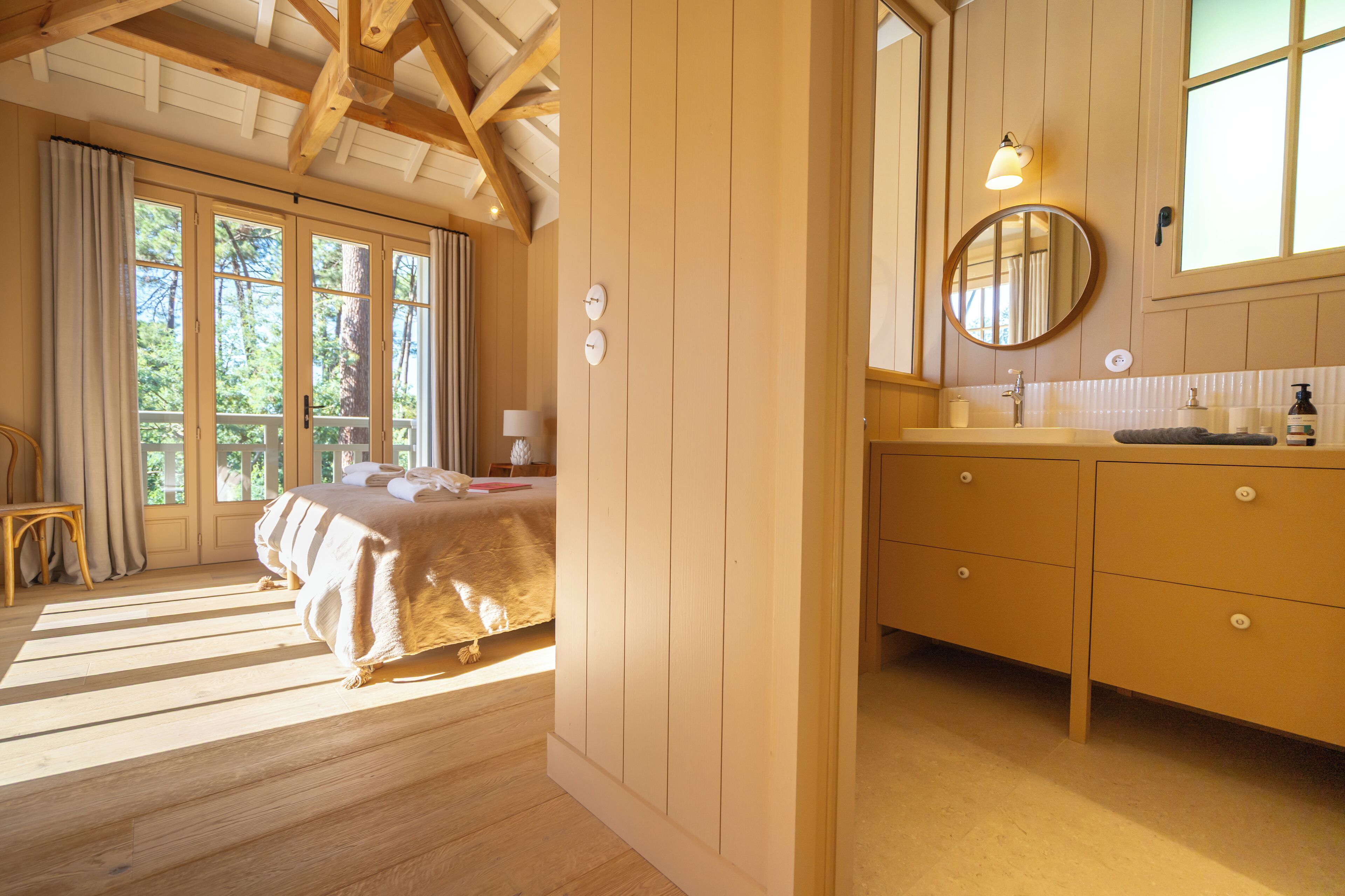 6 habitaciones, tabla de planchar con plancha, internet y ropa de cama 