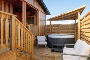 Tina de hidromasaje al aire libre