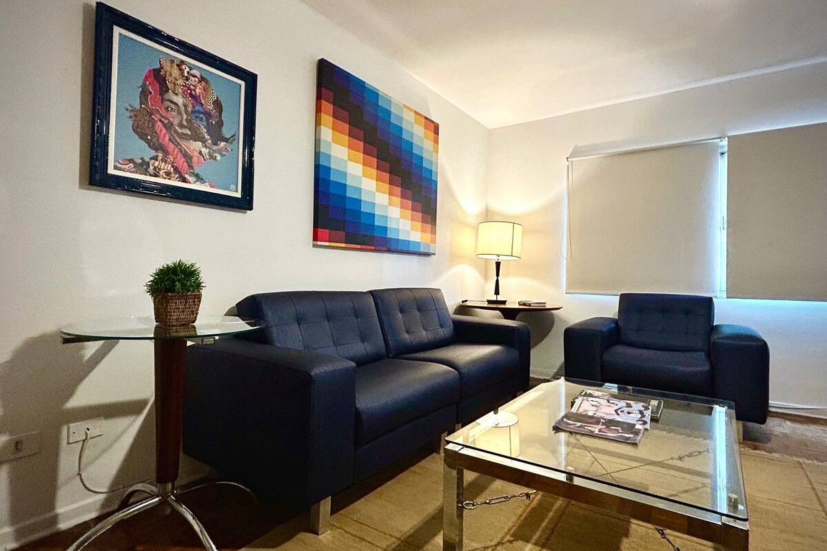 Apartamento | Zona de estar | Una televisión de pantalla plana