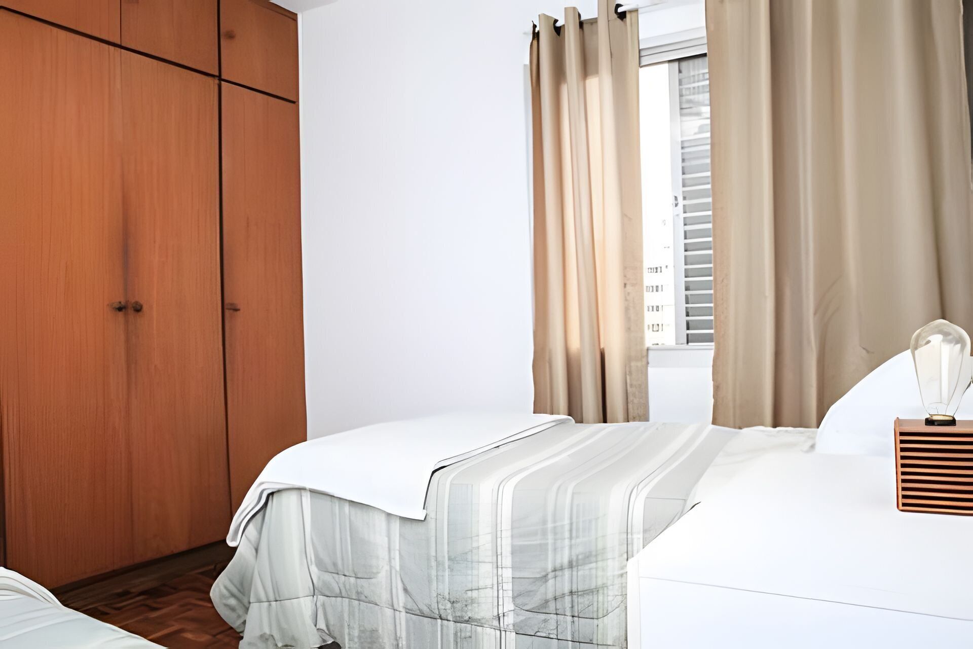 Appartement | Espace de travail pour ordinateur portable, rideaux occultants