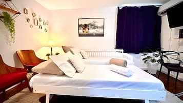 Comfort Apartment | Laptop workspace, blackout drapes, iron/ironing board, free WiFi