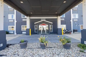 Exterior - Burgundy Inn and Suites (El Paso)