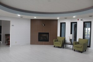 Lobby sitting area - Burgundy Inn and Suites (El Paso)